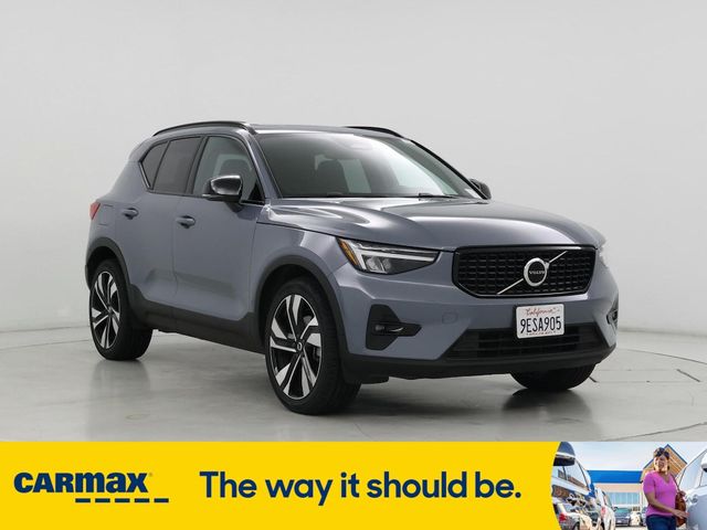 2023 Volvo XC40 Plus Dark Theme