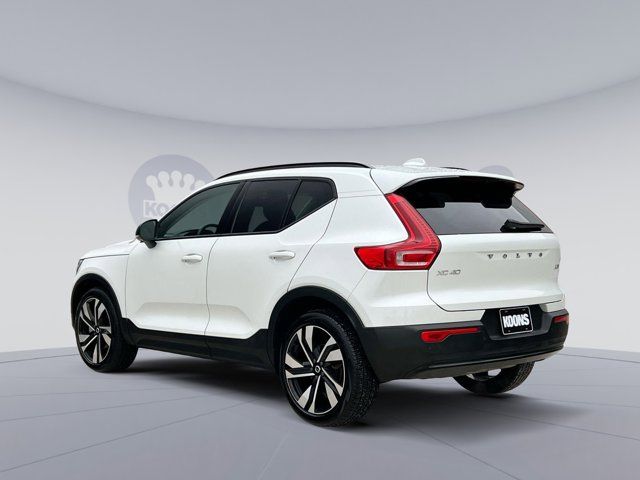 2023 Volvo XC40 Plus Dark Theme