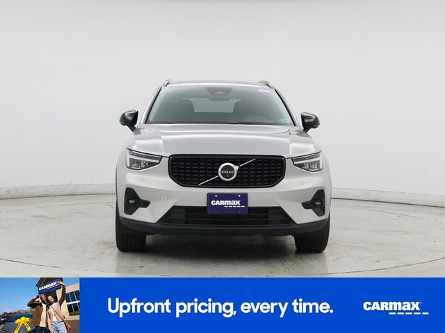 2023 Volvo XC40 Plus Dark Theme