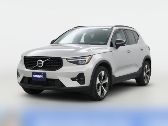 2023 Volvo XC40 Plus Dark Theme