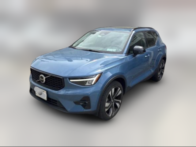 2023 Volvo XC40 Plus Dark Theme