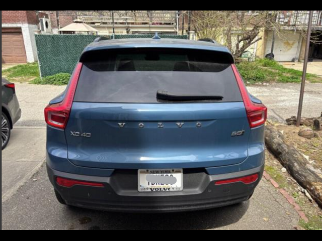 2023 Volvo XC40 Plus Dark Theme