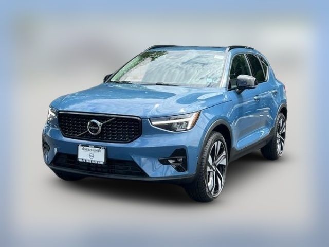 2023 Volvo XC40 Plus Dark Theme