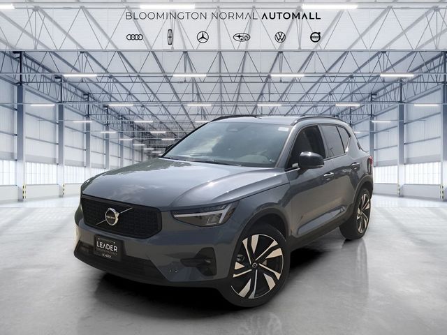 2023 Volvo XC40 Plus Dark Theme