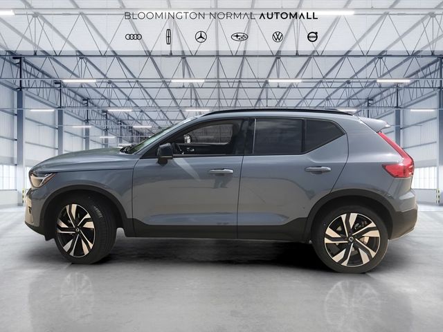 2023 Volvo XC40 Plus Dark Theme