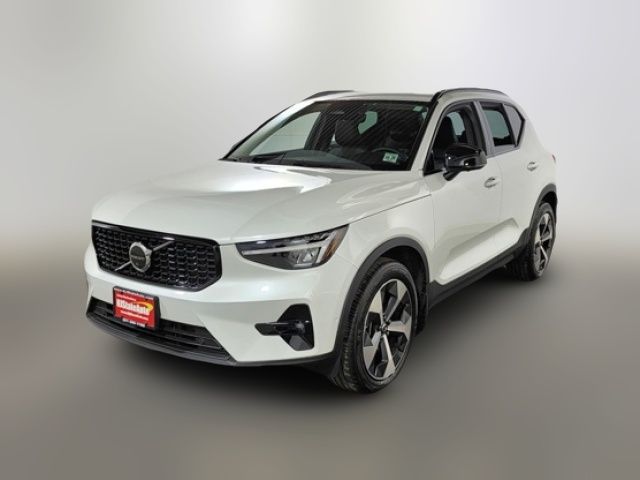 2023 Volvo XC40 Plus Dark Theme