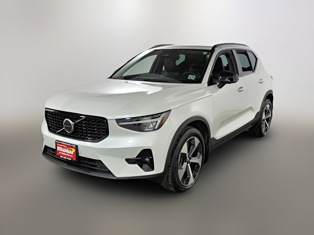 2023 Volvo XC40 Plus Dark Theme