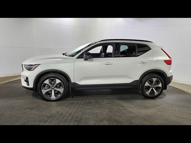 2023 Volvo XC40 Plus Dark Theme