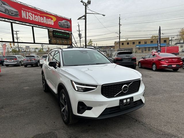 2023 Volvo XC40 Plus Dark Theme