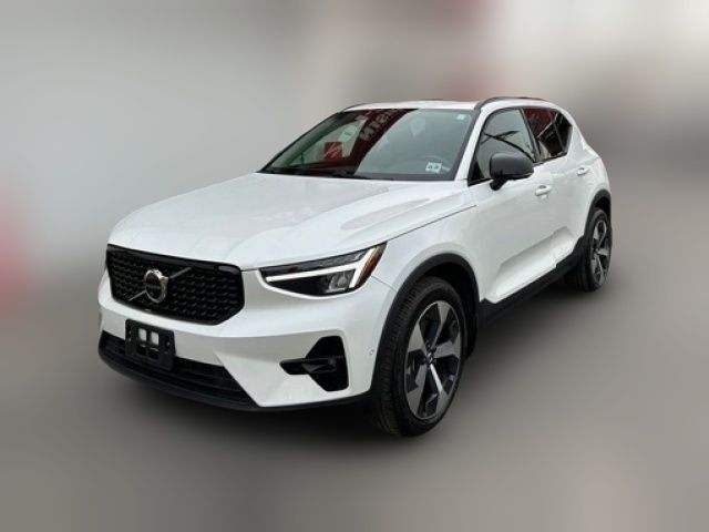 2023 Volvo XC40 Plus Dark Theme