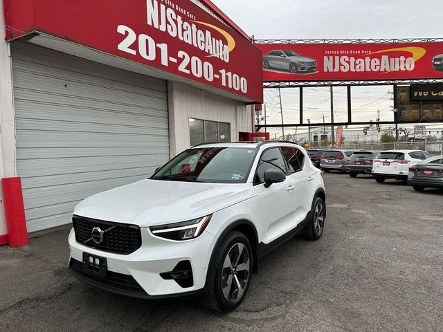 2023 Volvo XC40 Plus Dark Theme