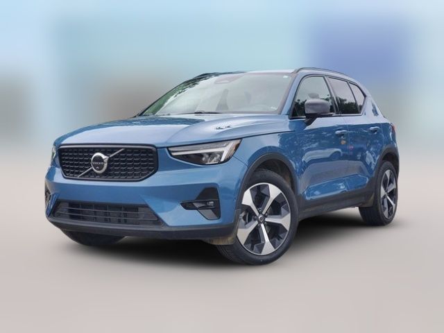 2023 Volvo XC40 Plus Dark Theme