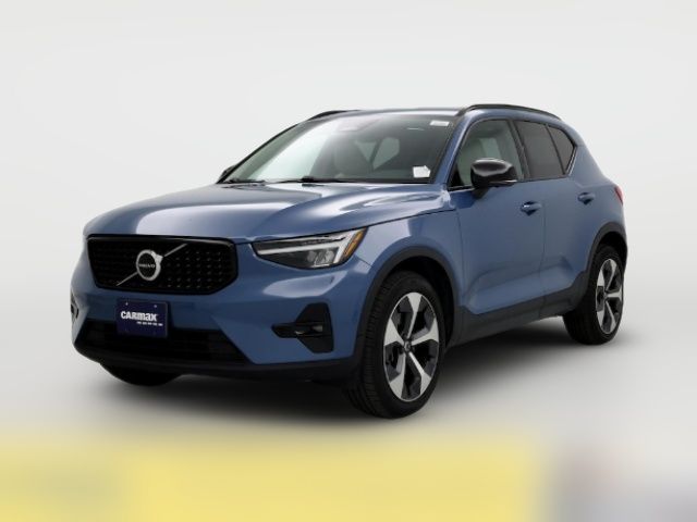 2023 Volvo XC40 Plus Dark Theme