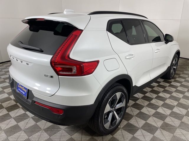 2023 Volvo XC40 Plus Dark Theme