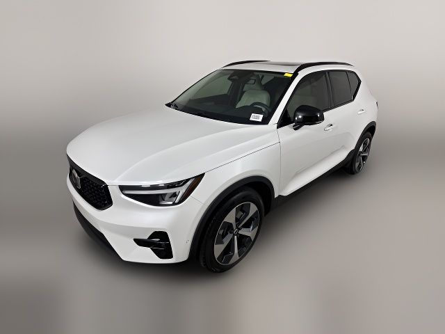 2023 Volvo XC40 Plus Dark Theme