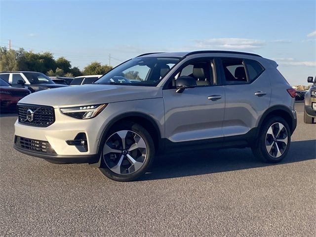 2023 Volvo XC40 Plus Dark Theme