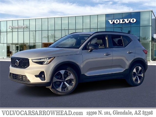 2023 Volvo XC40 Plus Dark Theme