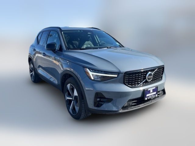 2023 Volvo XC40 Plus Dark Theme
