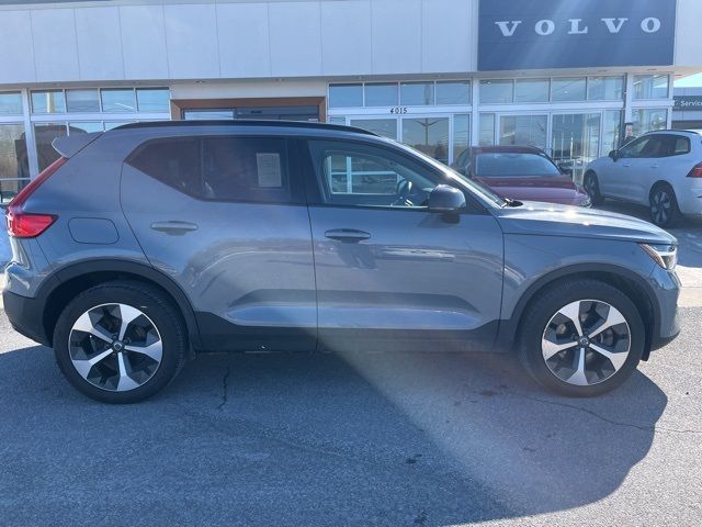 2023 Volvo XC40 Plus Dark Theme
