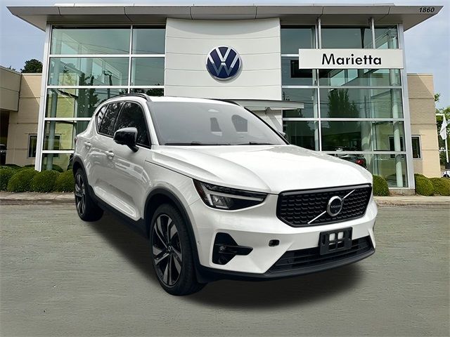 2023 Volvo XC40 Plus Dark Theme
