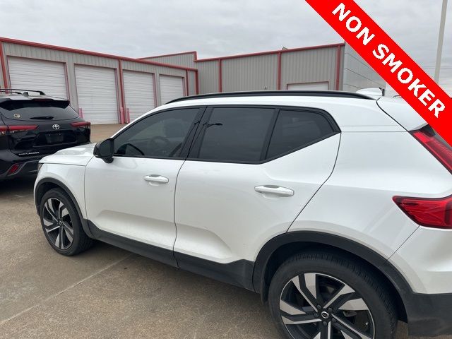 2023 Volvo XC40 Plus Dark Theme