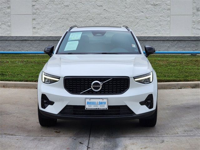 2023 Volvo XC40 Plus Dark Theme