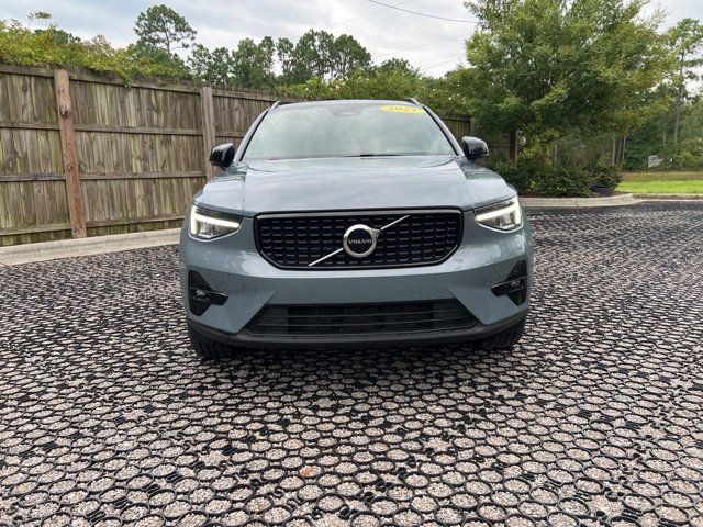 2023 Volvo XC40 Plus Dark Theme