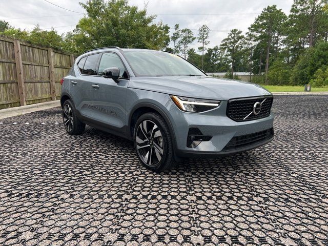 2023 Volvo XC40 Plus Dark Theme