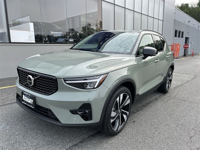 2023 Volvo XC40 Plus Dark Theme