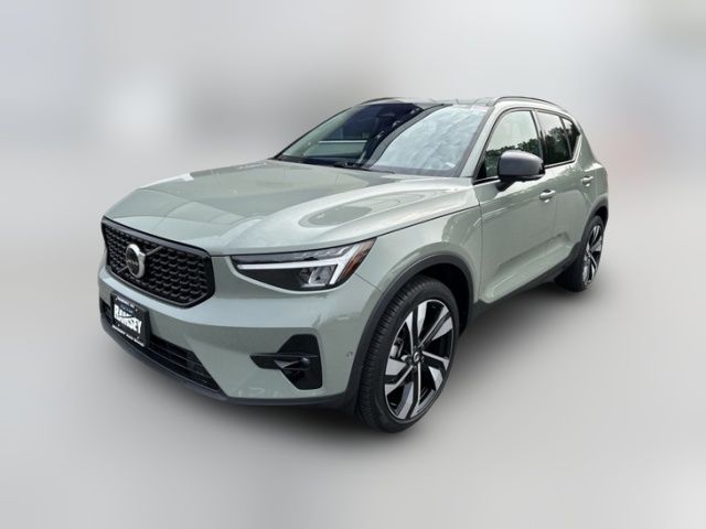 2023 Volvo XC40 Plus Dark Theme