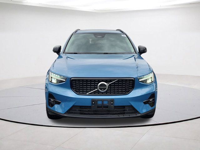 2023 Volvo XC40 Plus Dark Theme