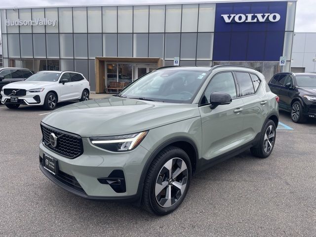 2023 Volvo XC40 Plus Dark Theme