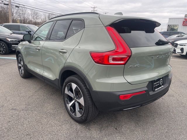 2023 Volvo XC40 Plus Dark Theme