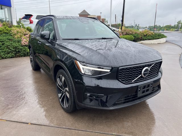 2023 Volvo XC40 Plus Dark Theme