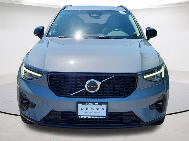 2023 Volvo XC40 Plus Dark Theme