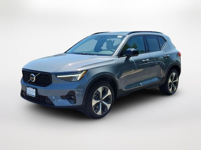 2023 Volvo XC40 Plus Dark Theme