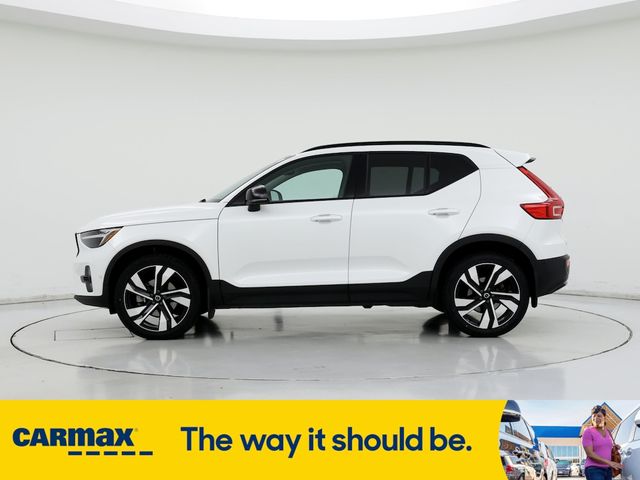 2023 Volvo XC40 Plus Dark Theme