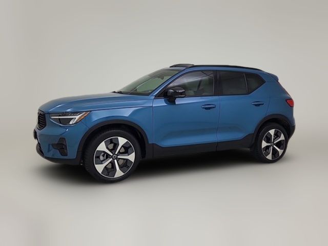 2023 Volvo XC40 Plus Dark Theme