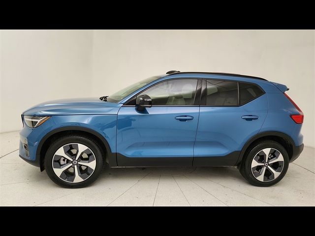 2023 Volvo XC40 Plus Dark Theme