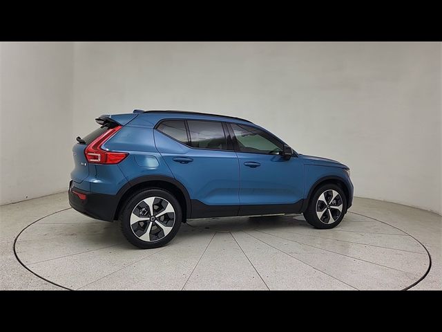 2023 Volvo XC40 Plus Dark Theme