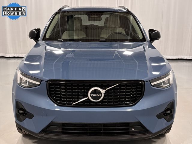 2023 Volvo XC40 Plus Dark Theme