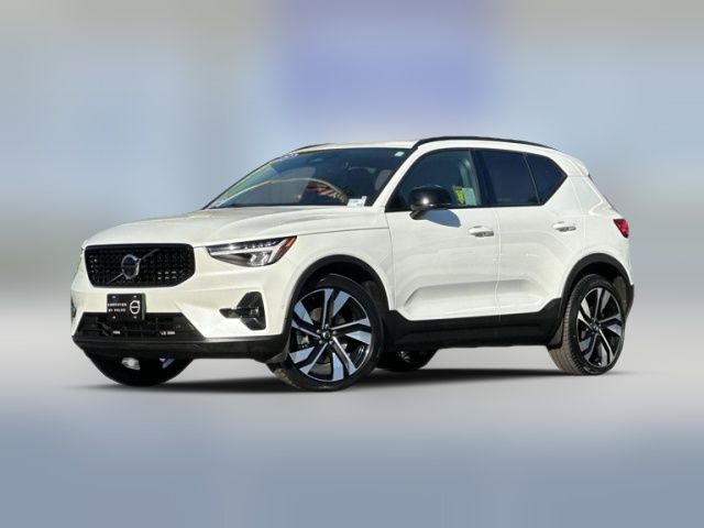 2023 Volvo XC40 Plus Dark Theme