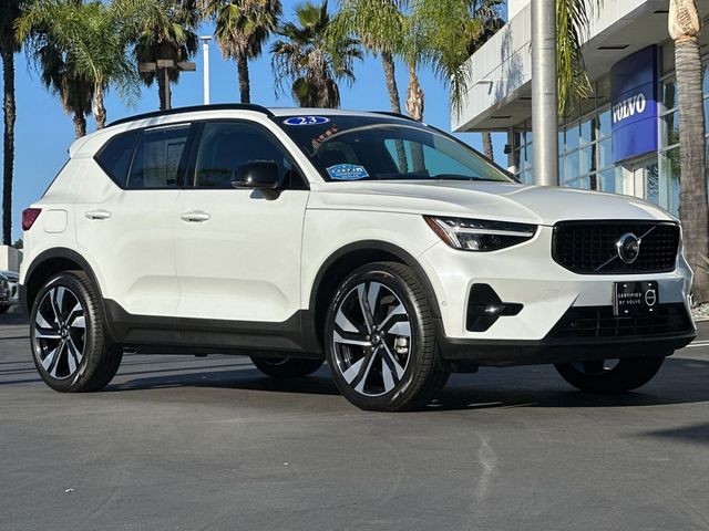 2023 Volvo XC40 Plus Dark Theme
