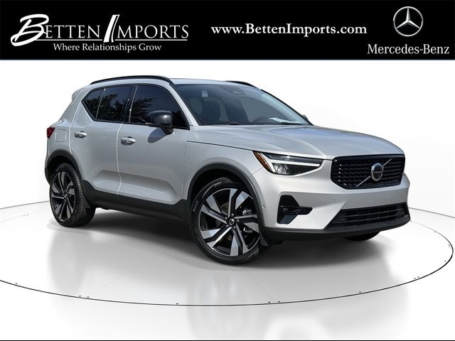 2023 Volvo XC40 Plus Dark Theme