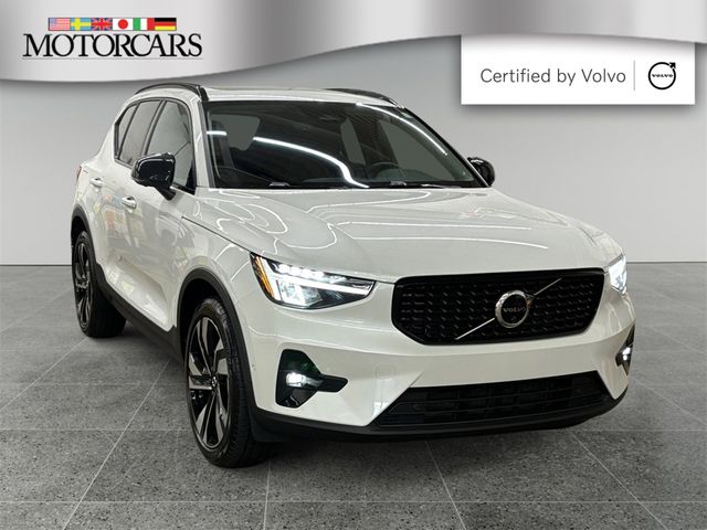 2023 Volvo XC40 Plus Dark Theme