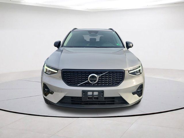 2023 Volvo XC40 Plus Dark Theme