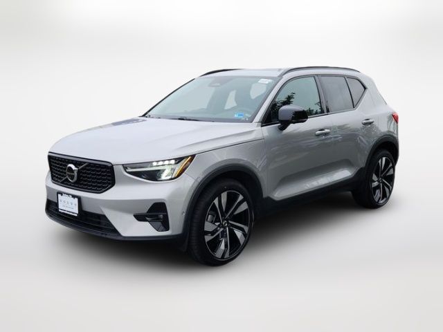2023 Volvo XC40 Plus Dark Theme