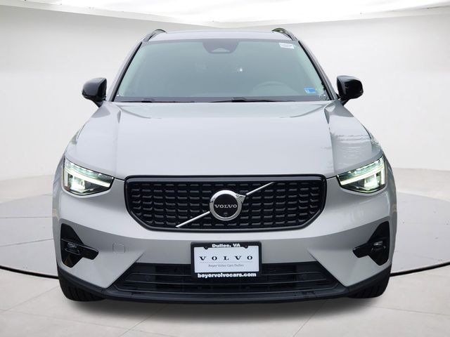 2023 Volvo XC40 Plus Dark Theme