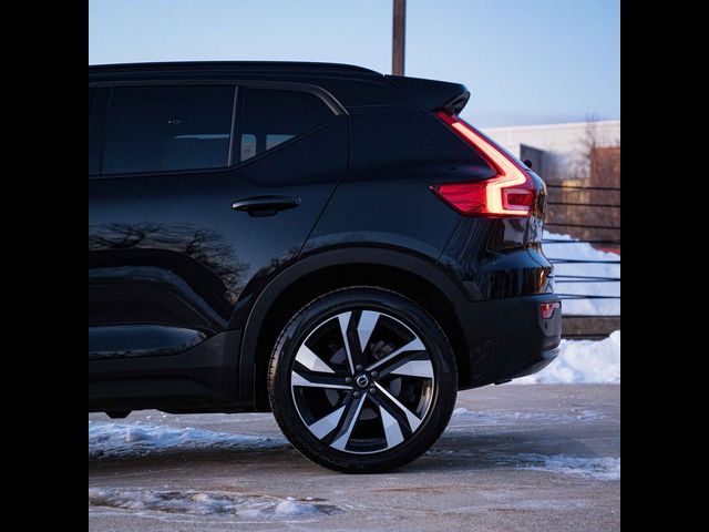 2023 Volvo XC40 Plus Dark Theme