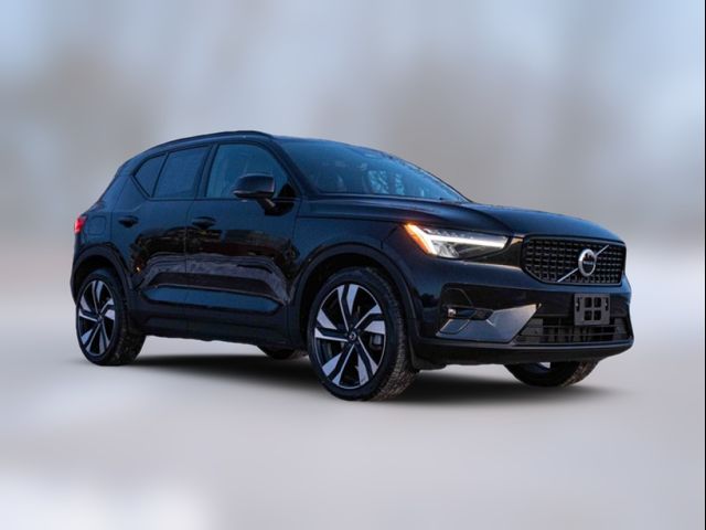 2023 Volvo XC40 Plus Dark Theme